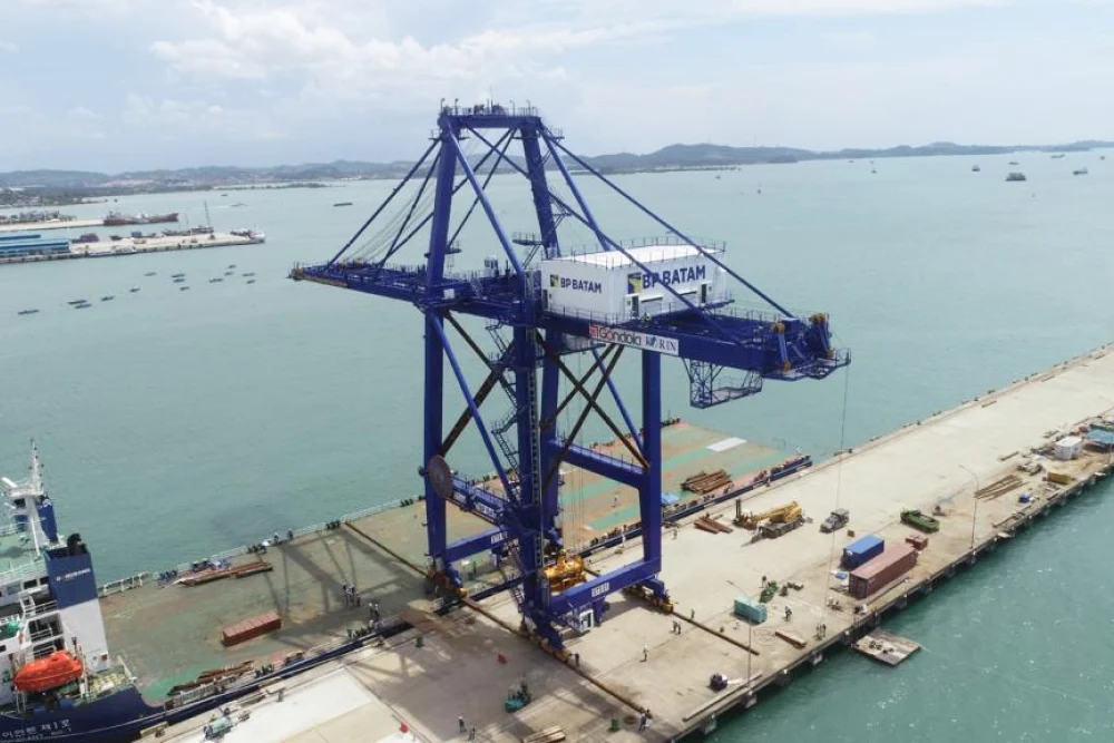 STS Crane Pelabuhan Batu Ampar Mulai Layani Kegiatan Bongkar Muat